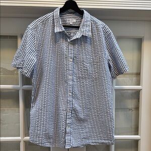 GAP Men's Seersucker Blue & White Stripped Shirt